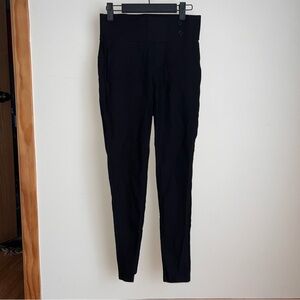 Conceited High Rise Legging Pants
• Size Medium
• Black